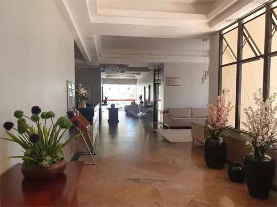 Apartamento Com Piscina E Bem Localizado