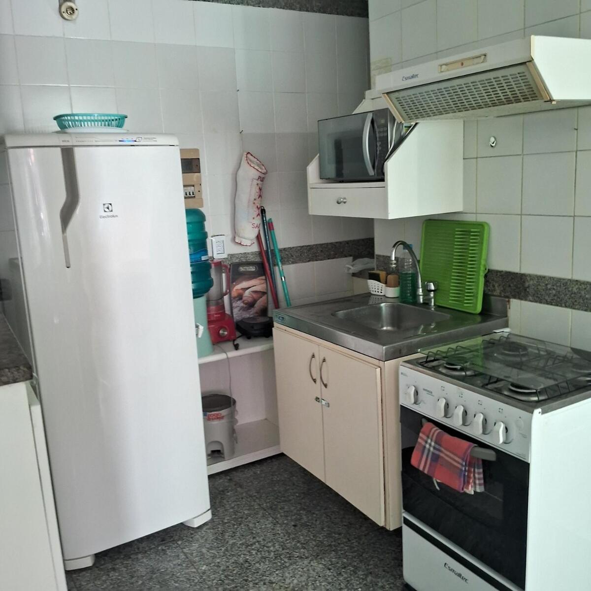 Apartamento Com Piscina E Bem Localizado